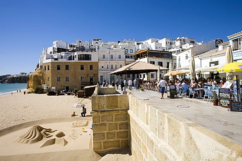 Restaurants on the Praia do Peneco, Algarve, Portugal, Europe