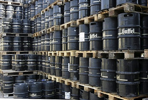 Beer barrels, Reissdorf Koelsch, drinks cash-and-carry, Cologne, Germany