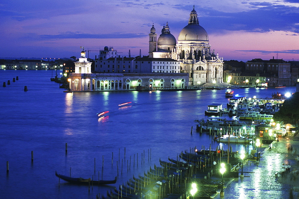 ITA; Italy, Venice : Gondolas at the Sestiere die San Marco, at night. Behind Basilika S. Maria della Salute |