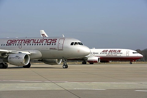 DEU, Germany: Cologne International Airport.Air Berlin Boeing 737 and Germanwings Airbus A319.