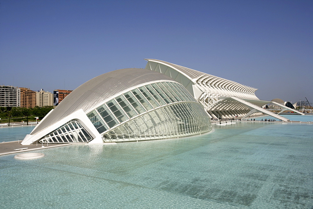 ESP, Spain, Valencia : Ciudad de las Artes Y de las Ciencias, City of arts and sciences. L'Hemisferic und Museo de las Ciencias Principe Filipe