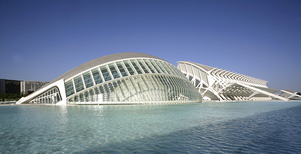 ESP, Spain, Valencia : Ciudad de las Artes Y de las Ciencias, City of arts and sciences. L'Hemisferic und Museo de las Ciencias Principe Filipe