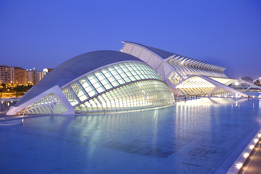 ESP, Spain, Valencia : Ciudad de las Artes Y de las Ciencias, City of arts and sciences. L'Hemisferic and Museo de las Ciencias Principe Filipe