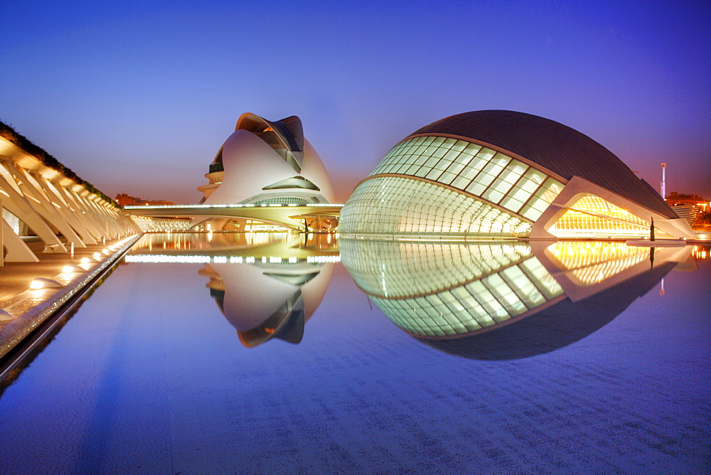 ESP, Spain, Valencia : Ciudad de las Artes Y de las Ciencias, City of arts and sciences. L'Hemisferic and Palau de les Arts Reina Sofia