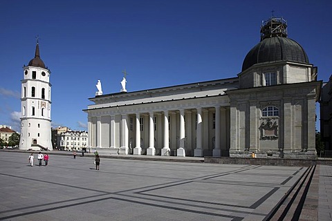 St. Stanislaus Cathedral with detached bell tower, Varpine, Cathedral Square, Vilnius, Lithuania, Baltic States, Northeastern Europe