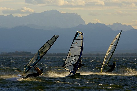 Windsurfer on the Ammersee in evening light in front of the Zugspitze, Bavaria, Germany