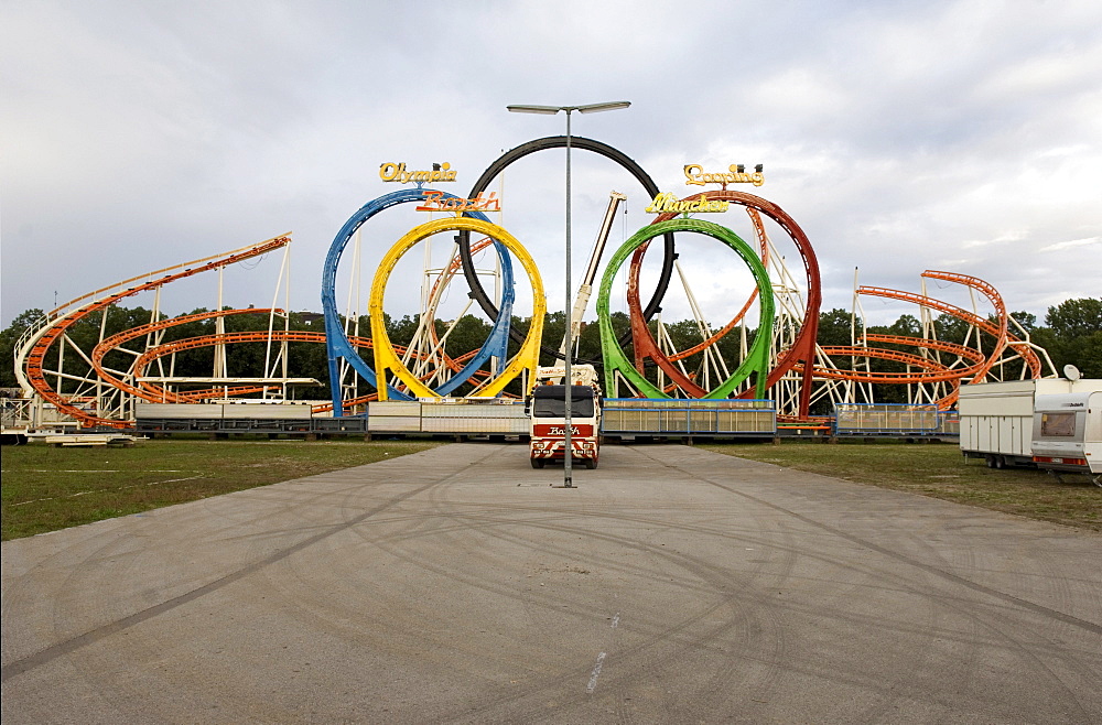 Construction of a rollercoaster at the Bavarian Beer Festival, munich, Bavaria, Germany