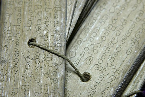 LKA, Sri Lanka : Old scrips on palmleave, vellum, parchment paper, with traditionel ayurvedic recipes