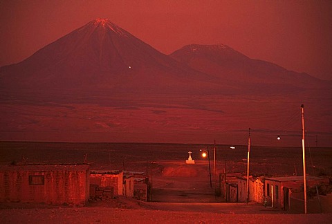 CHL, Chile, Atacama Desert: San Pedro de Atacama, the Lincancabur volcano, 5916 metres high.