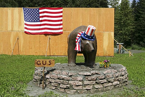 USA, United States of America, Alaska, Gustavus: 4th July, Independence day party in Gustavus, a village with 400 residents. After a short parade, they fly the flag, sing the national anthem. Followed by a BBQ, funny contests like bubble gum blowing, hors