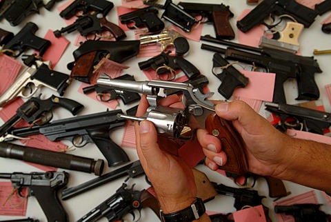 DEU, Germany, Duisburg: Collection of illeagle weapons. They will be destroyed. "ZPD-Zentrale Polizeistechnische Dienste" - Central support unit of the police. All things the police needs, from the uniforms to a helicopter will be ordert by the ZPD. They 