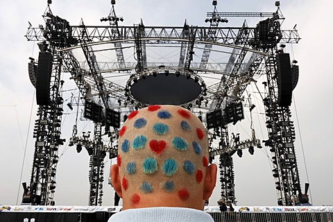 Shaved and coloured back of male head showing the logo design of the Loveparade 2007, Essen, NRW, Germany