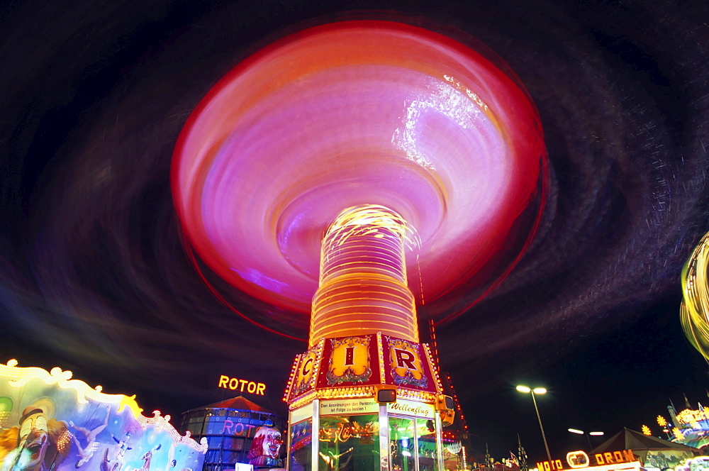 Amusement rides at Oktoberfest (Octoberfest Munich Beer Festival), Munich, Germany, Europe