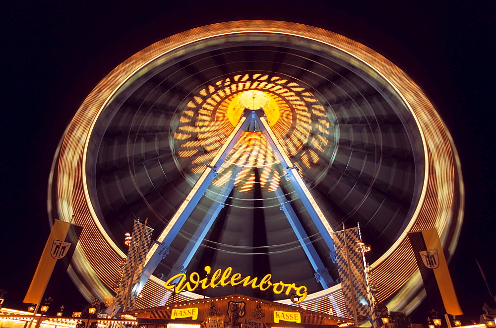 Amusement rides at Oktoberfest (Octoberfest Munich Beer Festival), Munich, Germany, Europe