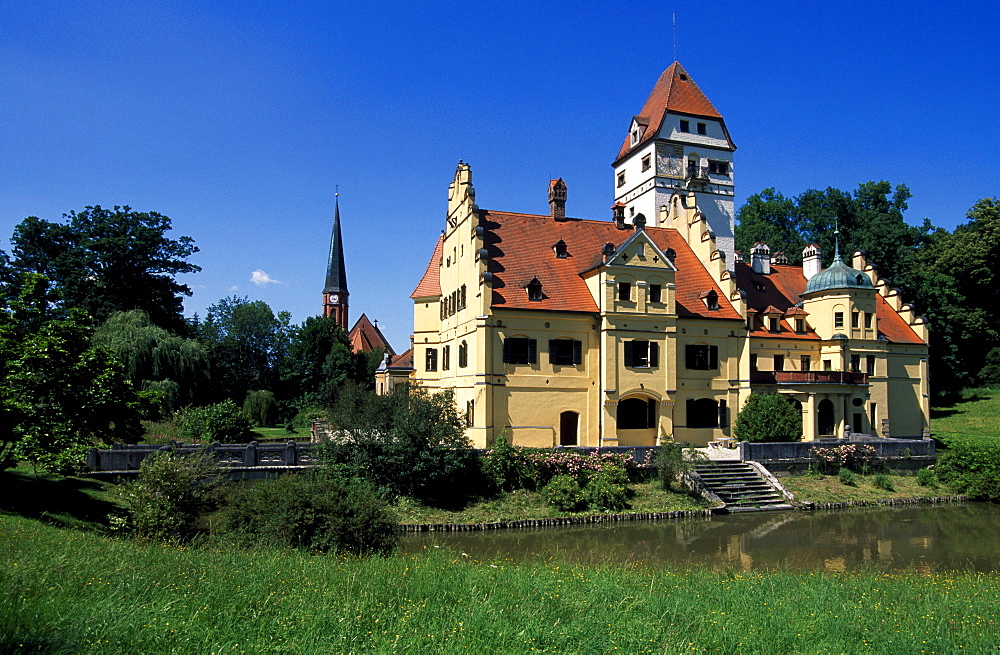 Moated castle, municipality of Schoenau, Lower Bavaria, Germany, Europe