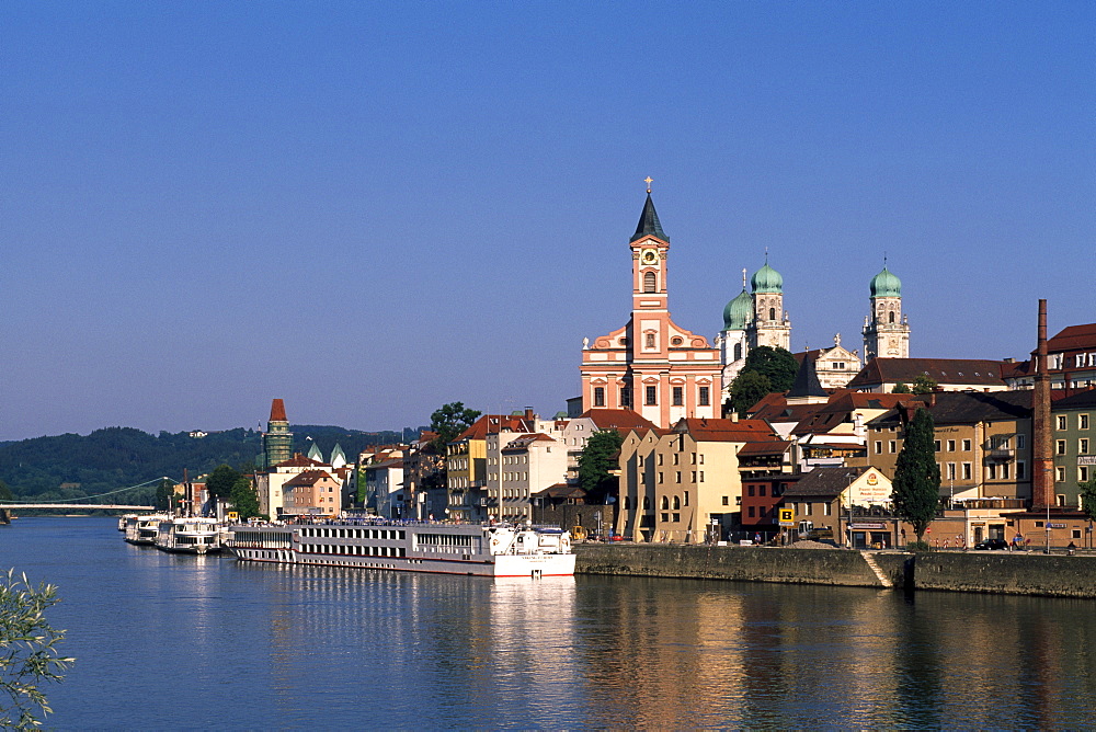 Historic centre of Passau viewed across the Danube, pleasure cruise boat in the foreground, Lower Bavaria, Germany, Europe