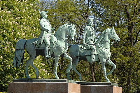 Bronze figurines Duke Karl Wilhelm Ferdinand and Duke Friedrich Wilhelm, Loewenwall, Braunschweig, Lower Saxony, Germany