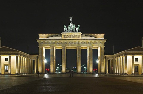 Brandenburger Tor at night, Berlin, Germany