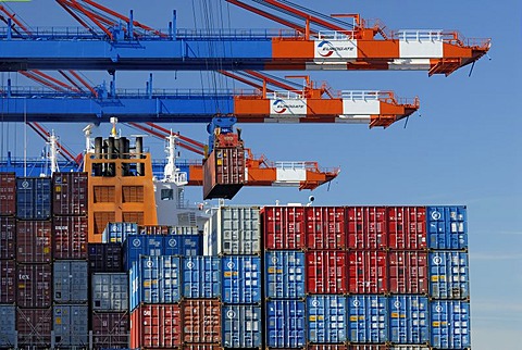 Container ship beeing loaded at container terminal Eurokay at Hamburg Harbour, Hamburg, Germany