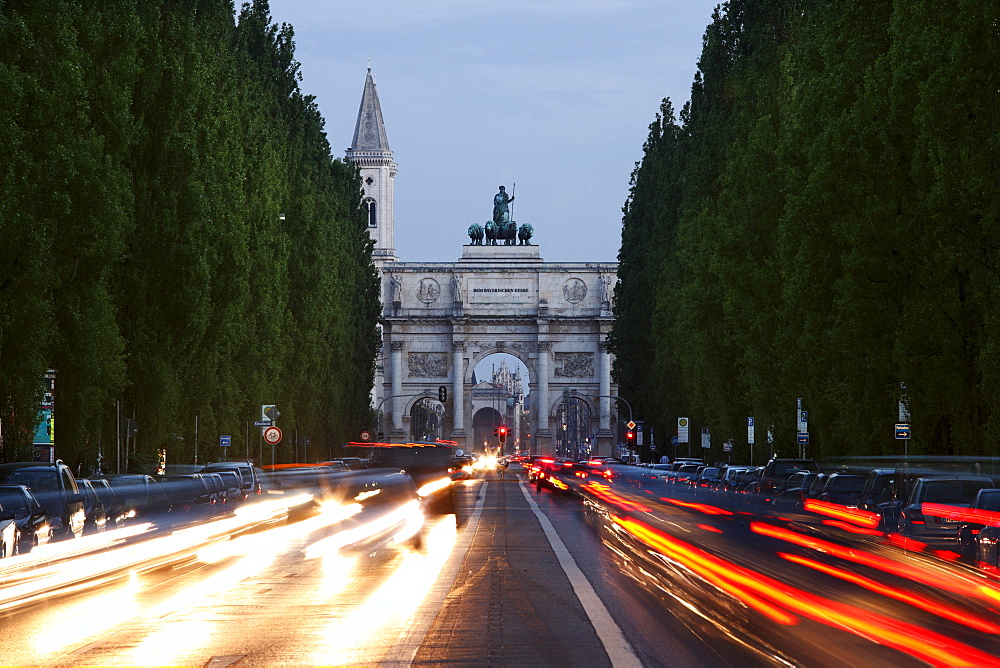 Siegestor, Victory Gate, with light trails from traffic in Leopoldstrasse Street, Munich, Upper Bavaria, Germany, Europe