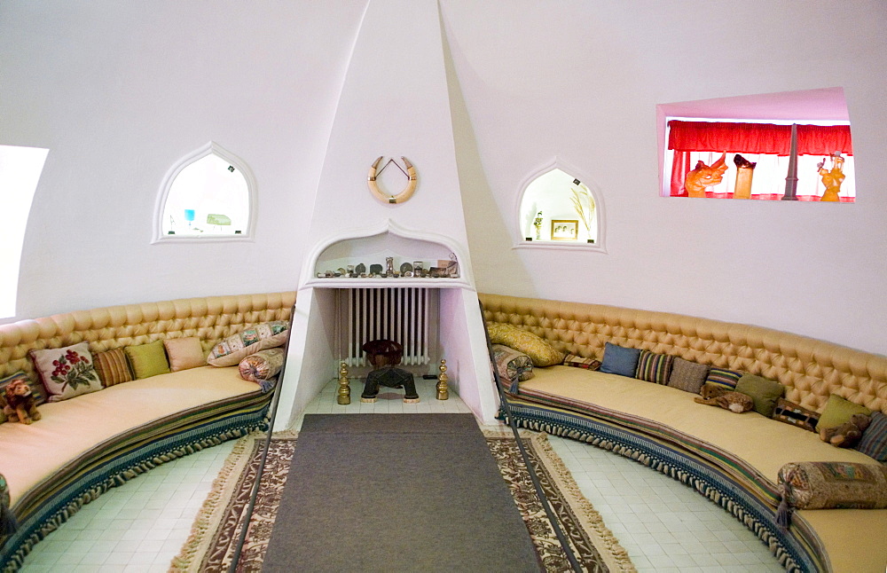 Sala Oval, Oval Room, relaxation room of Gala in the house of surrealist painter Salvador Dali and his wife Gala in Port Lligat, Girona Province, Spain