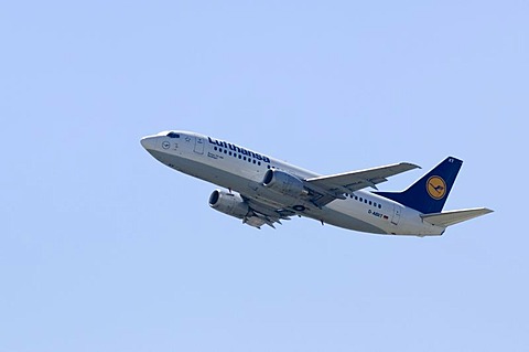 Lufthansa Boeing 737 - 300 shortly after the start