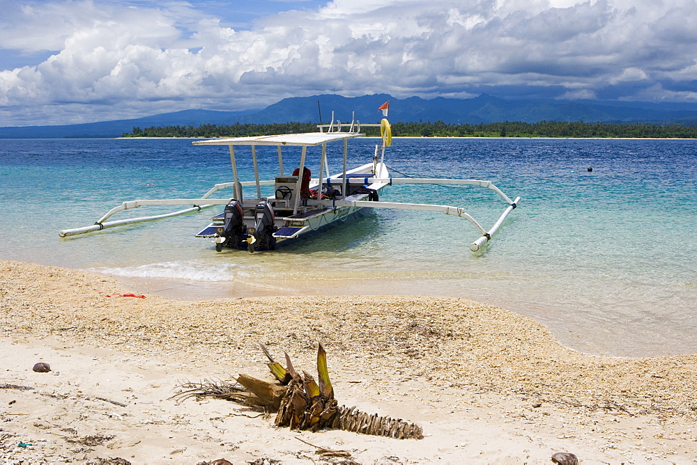 Diving boat on Gilli Trawangan Island, Lesser Sunda Islands, Indonesia, Asia