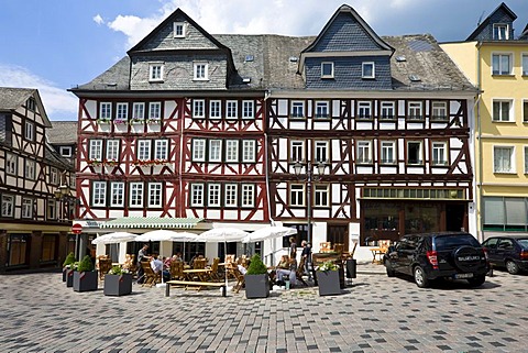 Historic half-timbered houses in the historic town centre in the Kornmarkt market, Wetzlar, Hesse, Germany, Europe