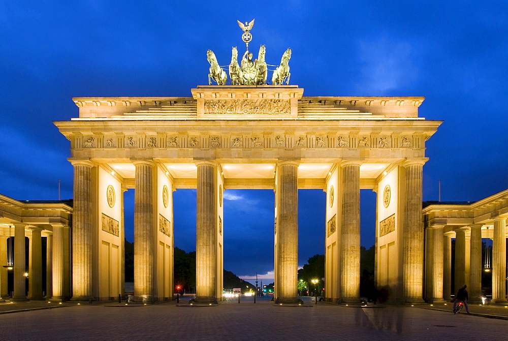 Brandenburger Tor (Brandenburg Gate) in the evening, Berlin, Germany