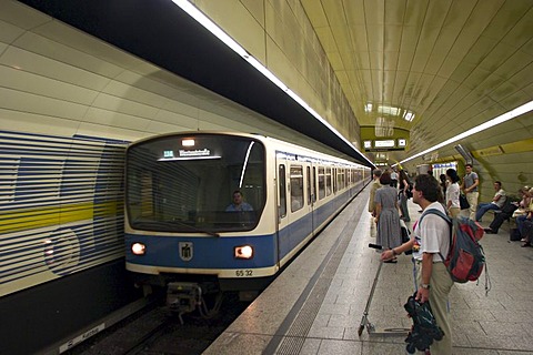 Underground station Karlsplatz ( Stachus ) in Munich