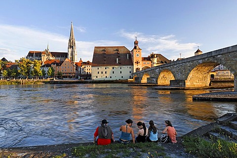 Regensburg, cathedral and Stone Bridge, Danube, Upper Palatinate, Bavaria, Germany