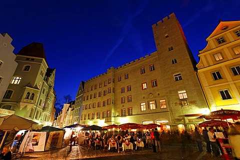 Haidplatz, Hotel zum Goldenen Kreuz, Regensburg, Upper Palatinate, Bavaria, Germany