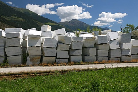 The marble-working company Marmo Spa of Laas with the white gold of the Vinschgau mountains.