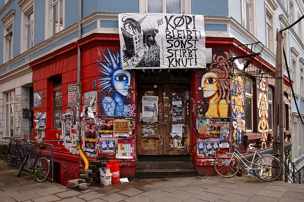 Graffiti on a house, St. Pauli district, Hamburg, Germany, Europe