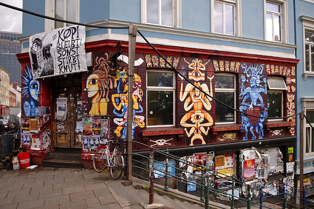 Graffiti on a house, St. Pauli district, Hamburg, Germany, Europe