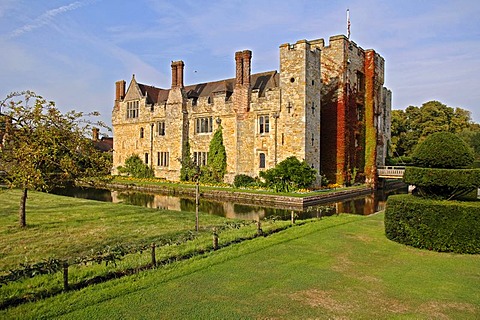 Hever Castle and park, Hever, County of Kent, England, Great Britain, Europe