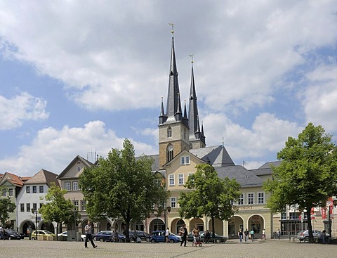 Markt, Market Square with linden trees and Johanniskirche Church, Saalfeld, Thuringia, Germany, Europe