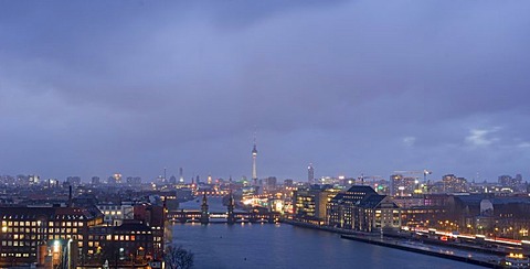 View on the river Spree with the Oberbaumbruecke bridge, in the background the skyline and the Television Tower, Berlin, Germany