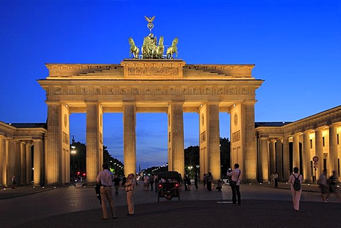 Brandenburg Gate, illuminated, dusk, Pariser Square, Berlin-Mitte district, Berlin, Germany, Europe