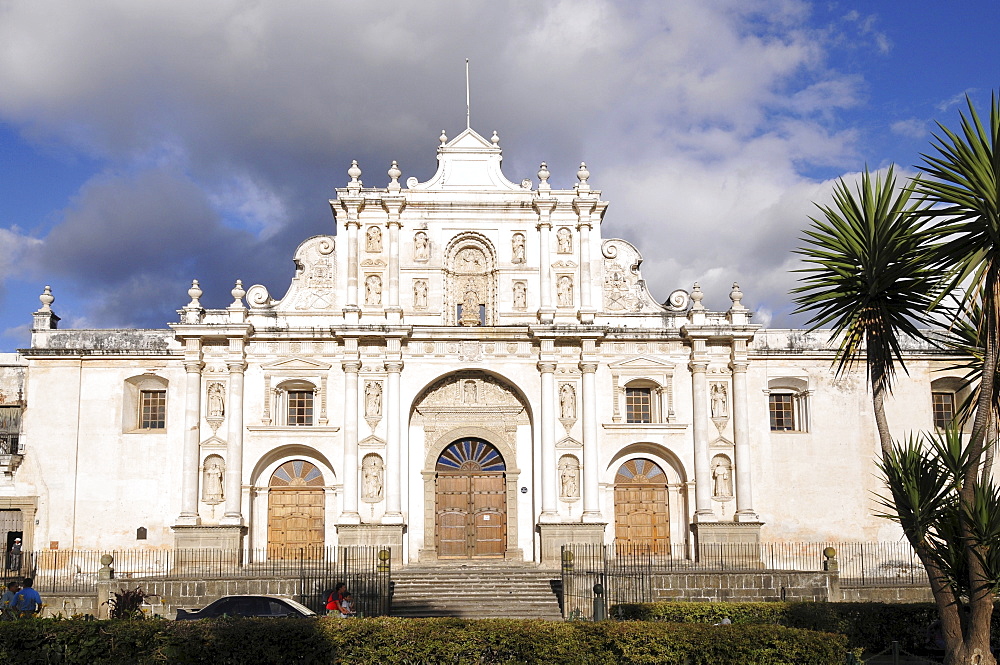 Catedral Metropolitana Cathedral, Parque Central, Antigua, Guatemala, Central America