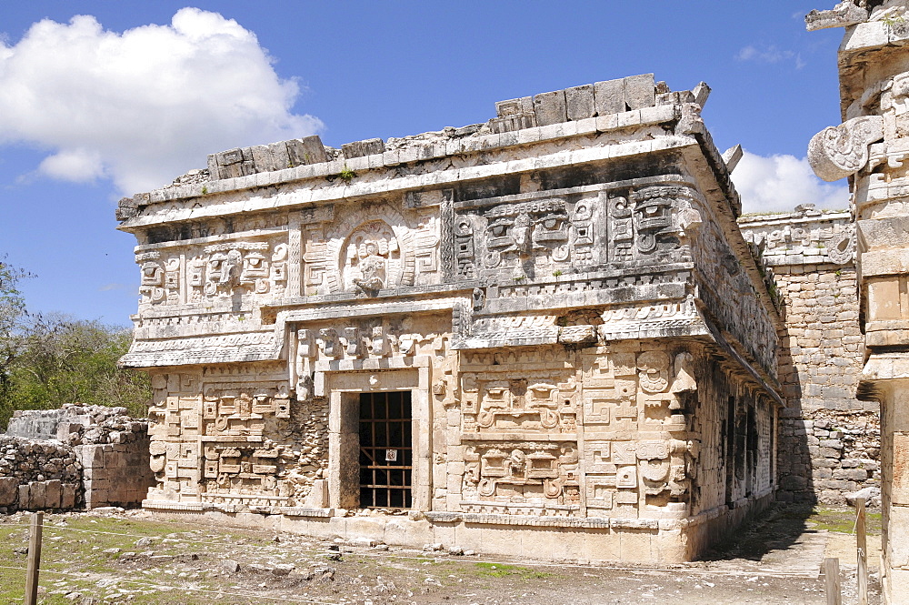 The Nunnery, side view, Zona Central, Chichen-itza, new wonder of the world, Mayan and Toltec archaeological excavation, Yucatan Peninsula, Mexico, Central America