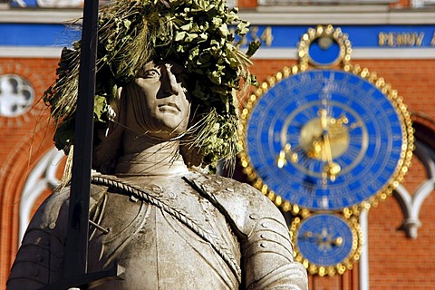 Roland statue in front of the House of the Blackheads at the Town Hall Square in Riga, Latvia, Baltic states