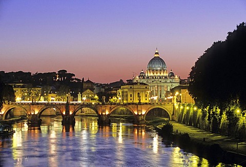 Tiber River, Ponte Sant'Angelo, Bridge of Angels, Basilica of Saint Peter, Rome, Latium, Italy, Europe