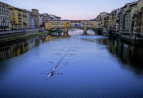 Rower on the Arno River in front of Ponte Vecchio Bridge, Florence, Firenze, Tuscany, Italy, Europe