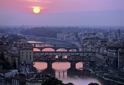 Arno River, Ponte Vecchio, sunset, Florence, Firenze, Tuscany, Italy, Europe