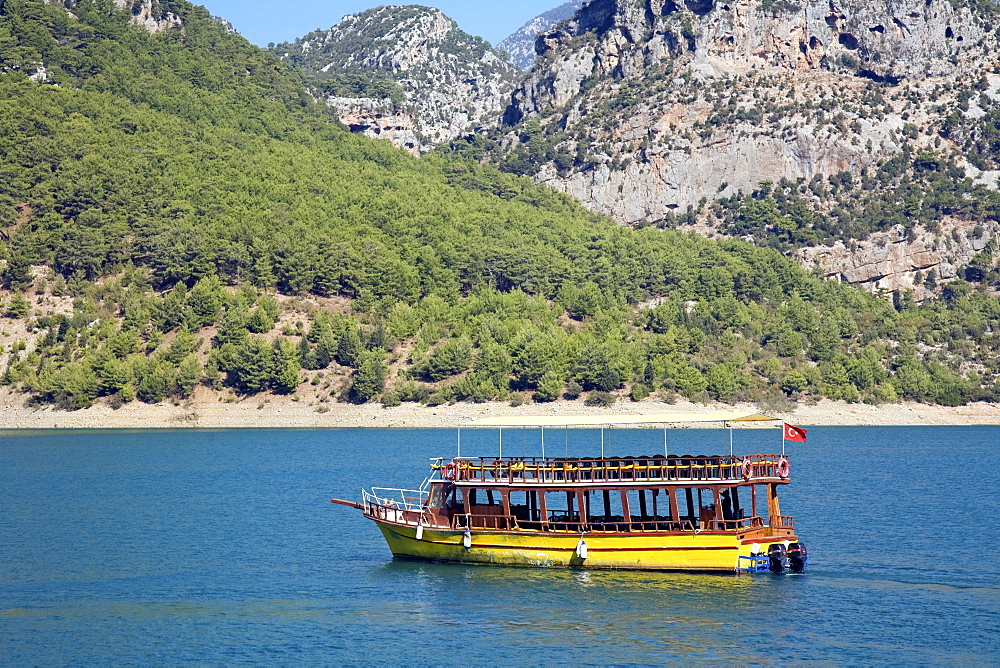 Tour boat at Green Canyon, Oymapinar Dam, Manavgat River in the mountains between Antalya and Alanya, Turkish Riviera, southern Turkey, Middle East, Asia