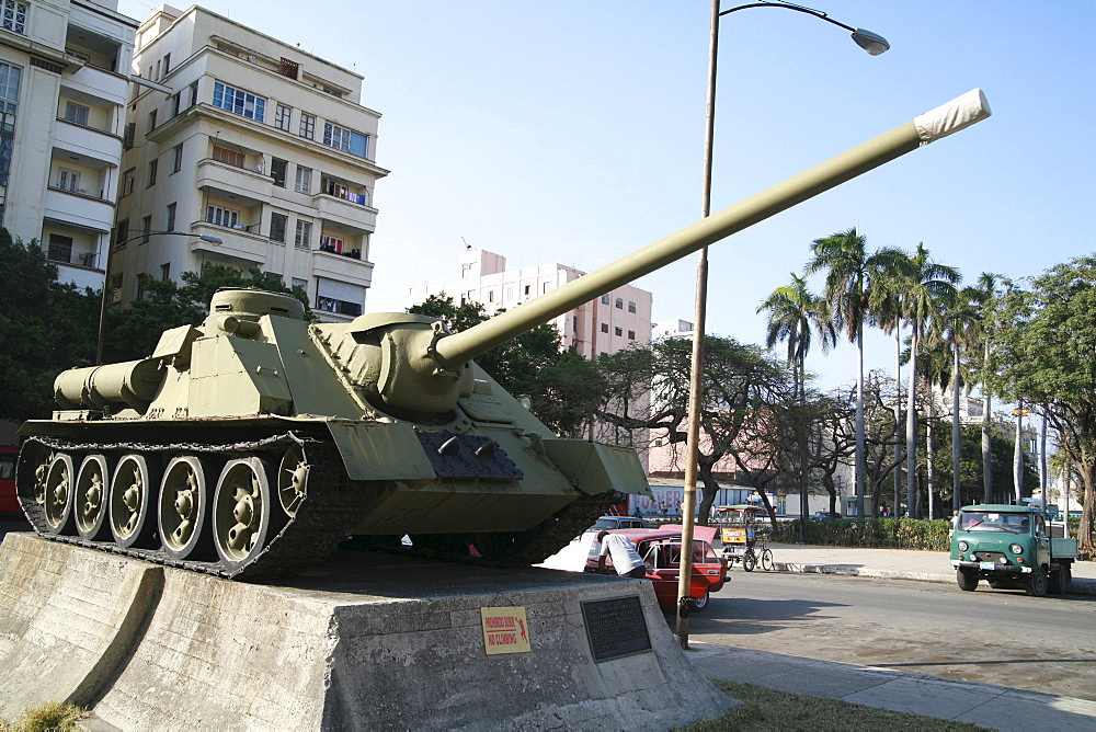 SU-100 Soviet destroyer tank serving as a revolutionary monument in Havana, Cuba, Caribbean, Americas