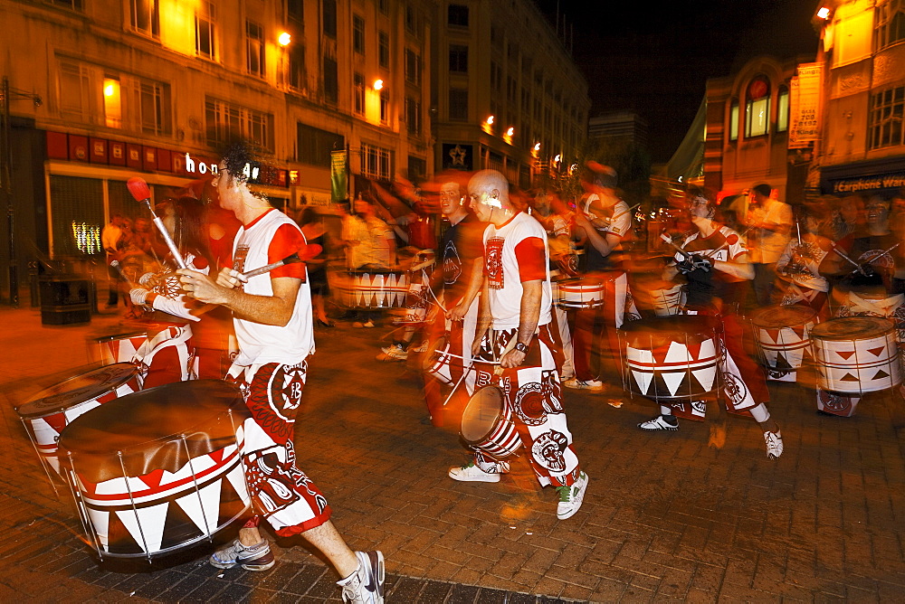 Live musik in the pedestrian area of Liverpool, England