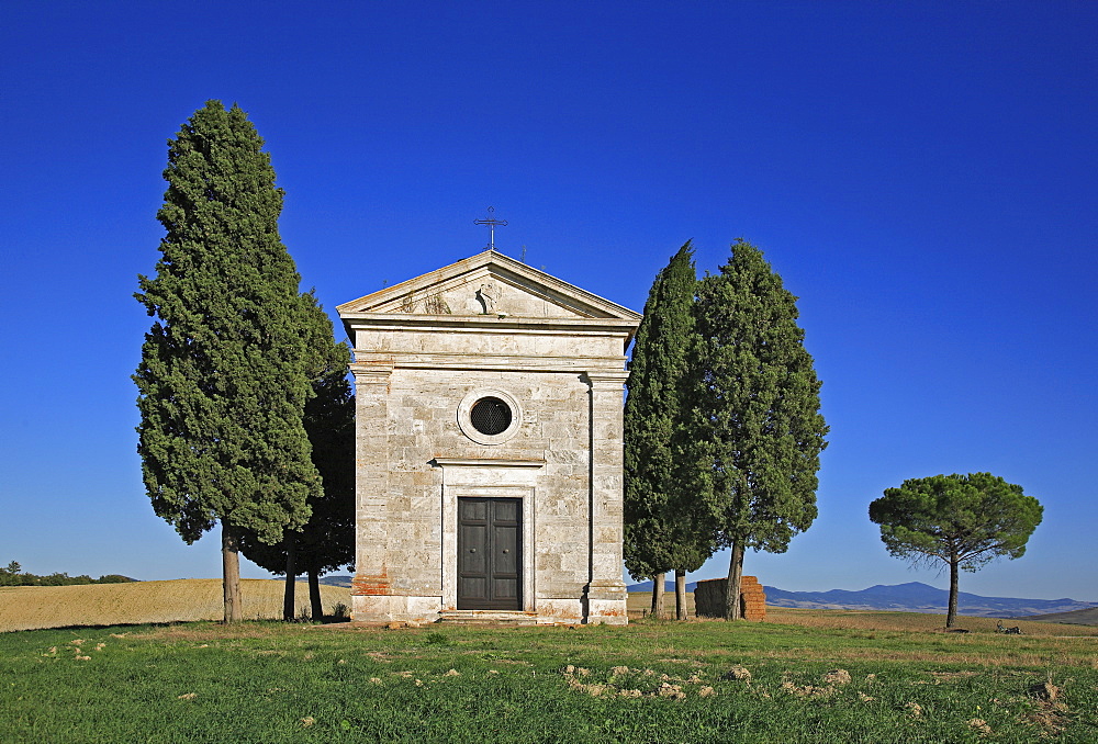 Chapel di Vitaleta near San Quirico d'Orcia, Crete, Tuscany, Italy