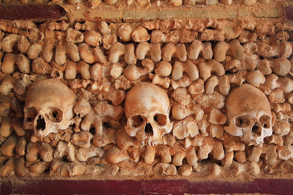 Capela dos Ossos, bone chapel, at the Igreja do Carmo, Carmelite church, Faro, Algarve, Portugal